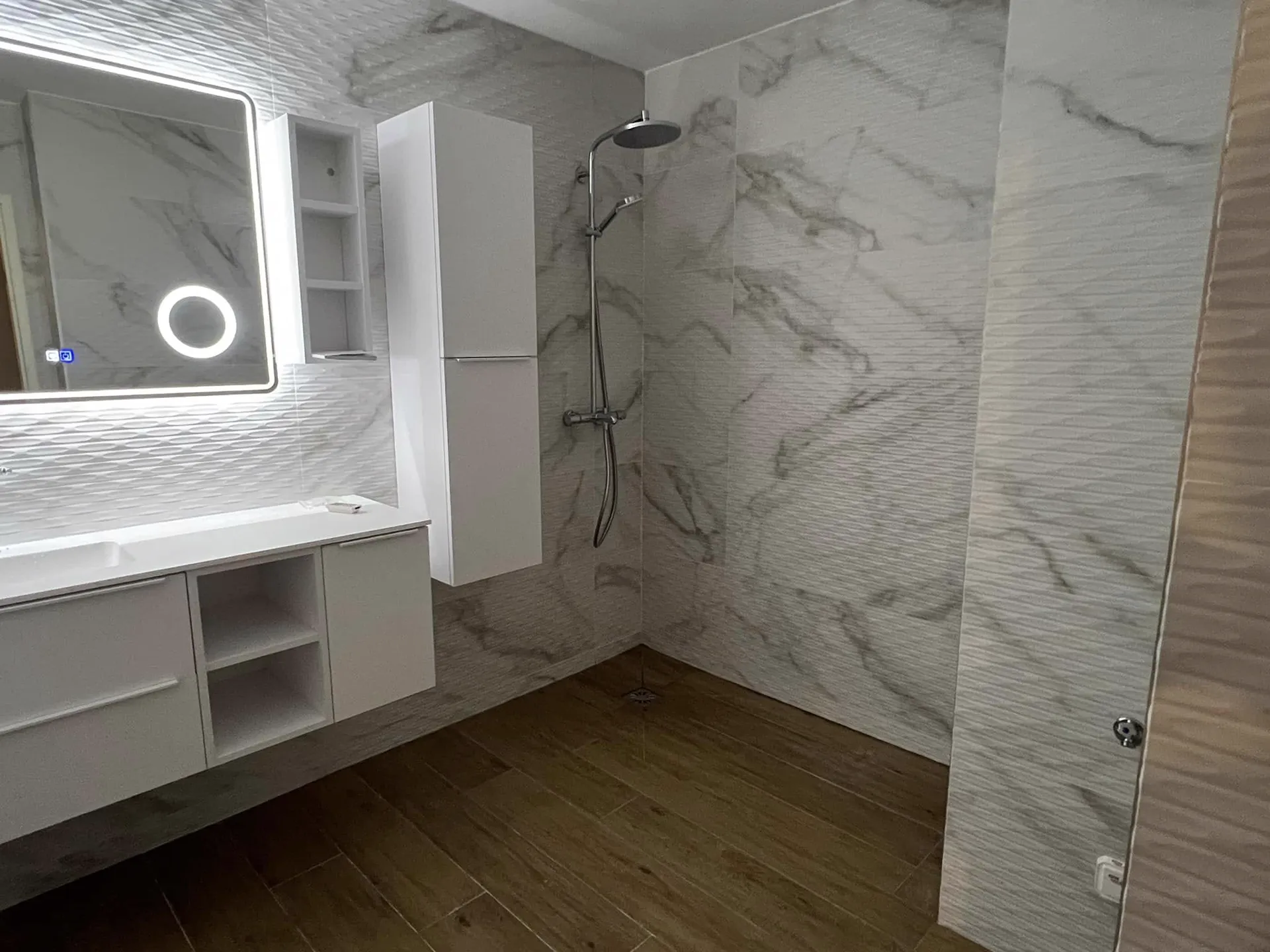 Carreleur salle bain douche italienne carrelage faïence Montpellier