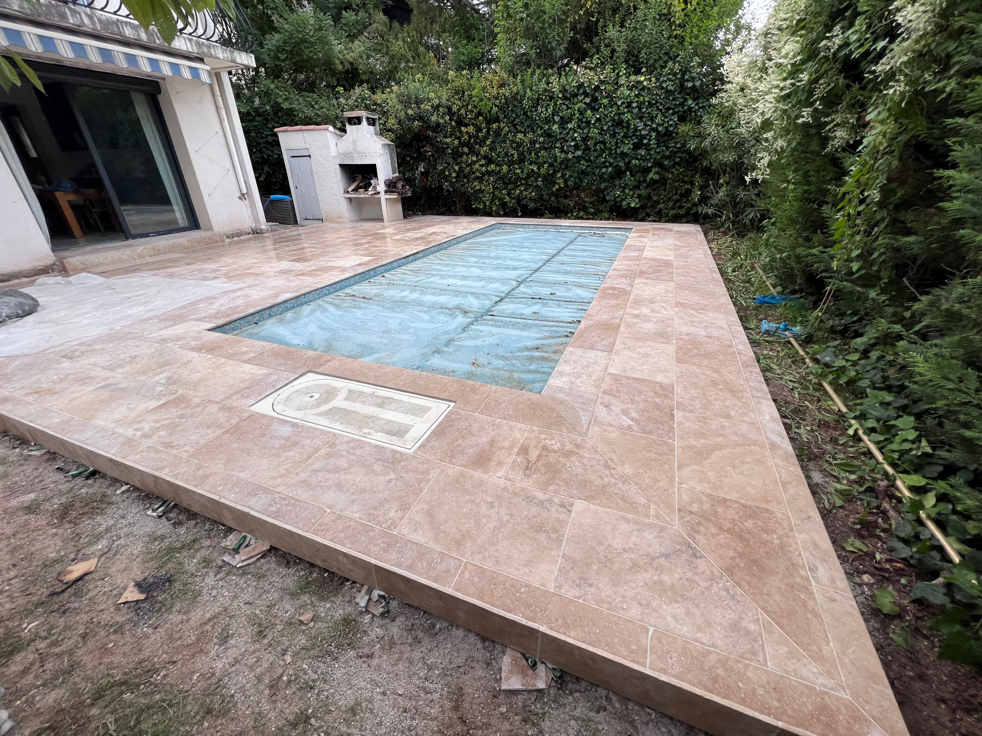 Piscine en travertin