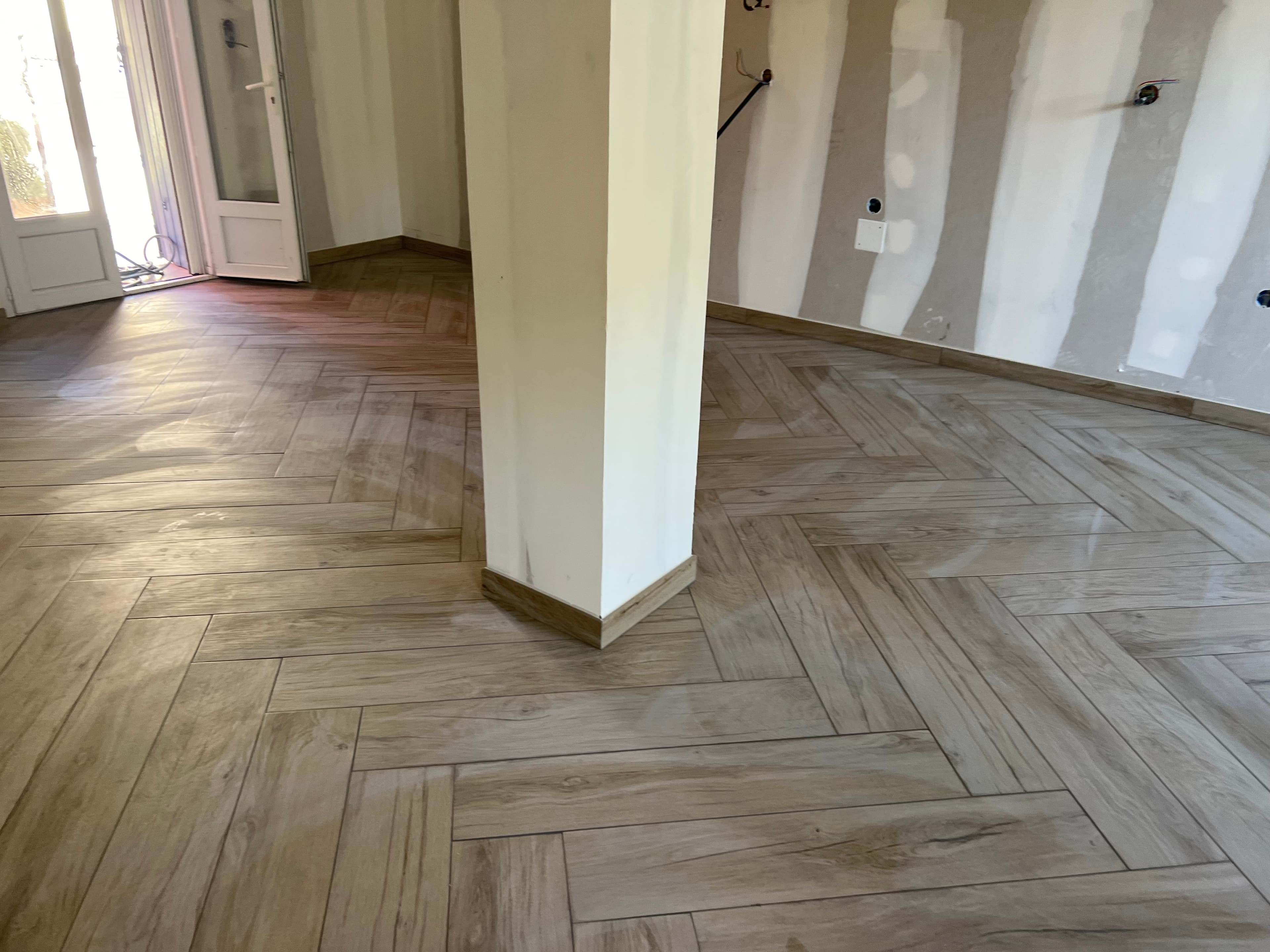 Carrelage imitation bois pose en chevron