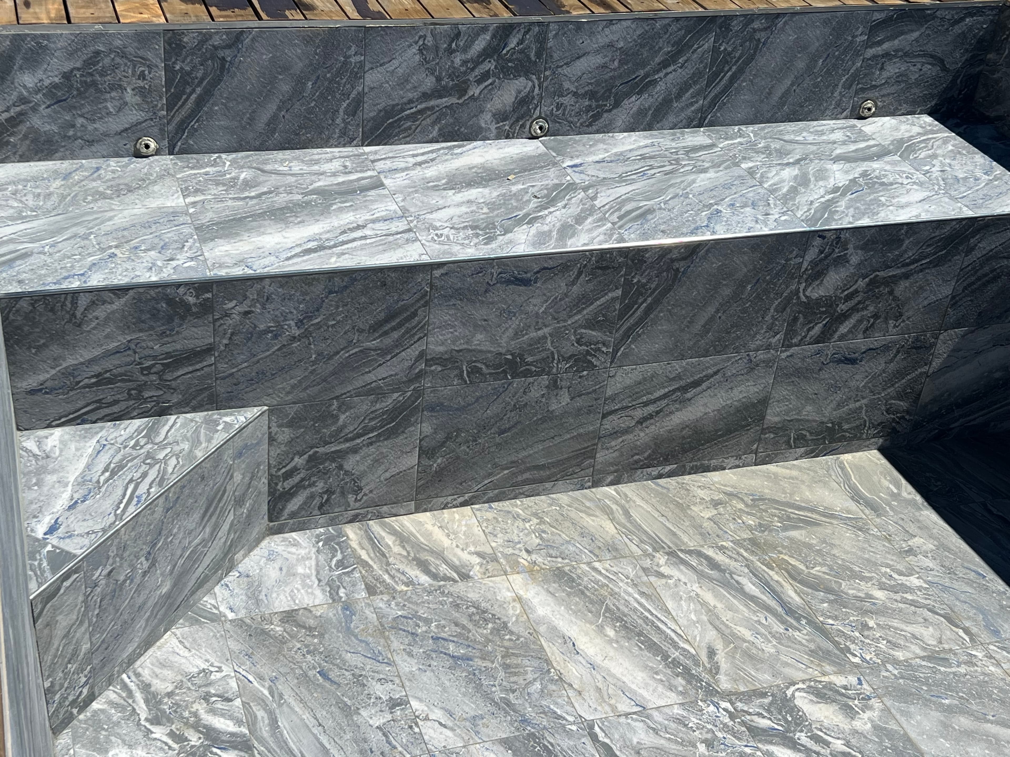 Pierre de bali uniforme