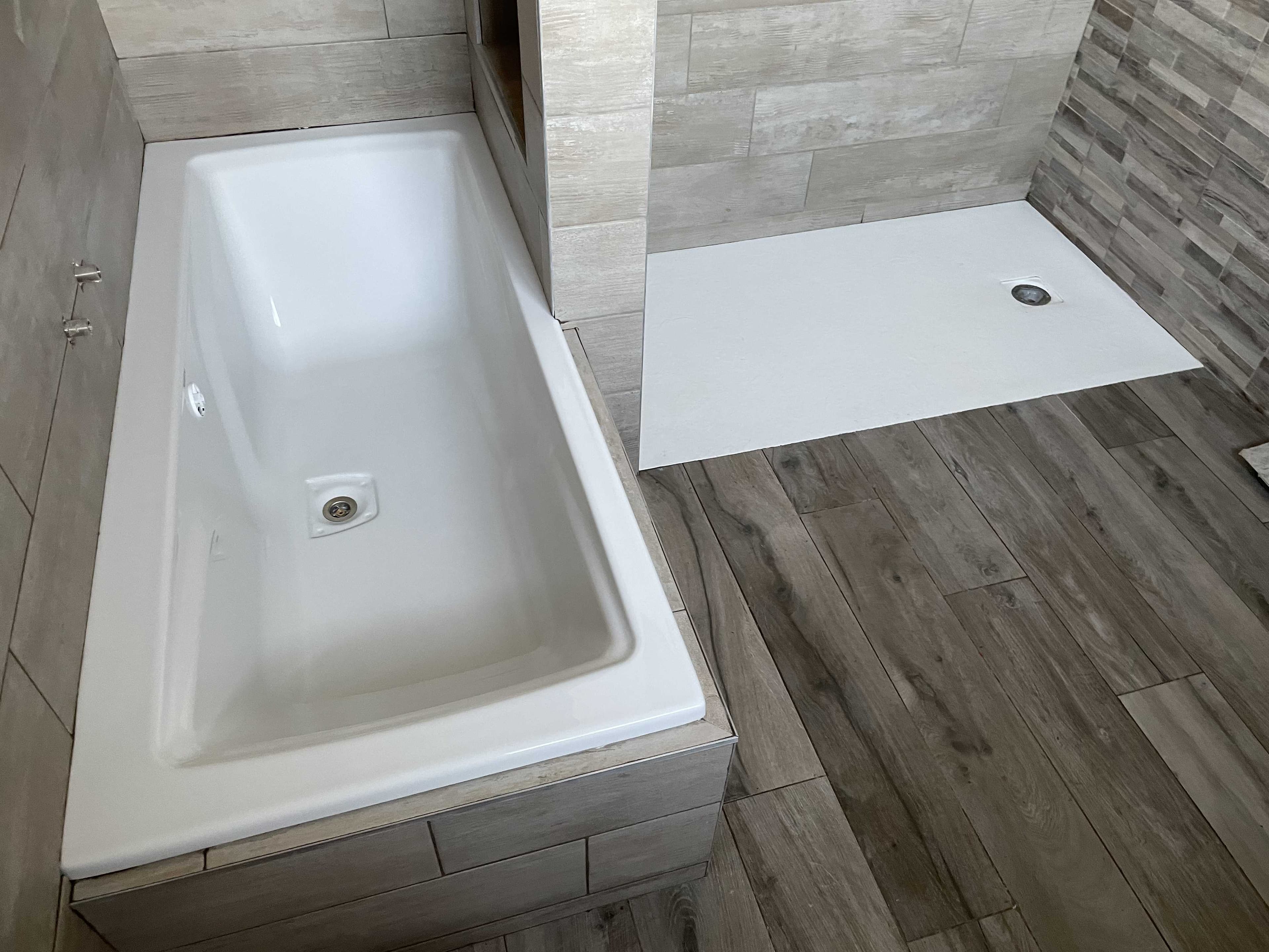 Salle de bain imitation bois